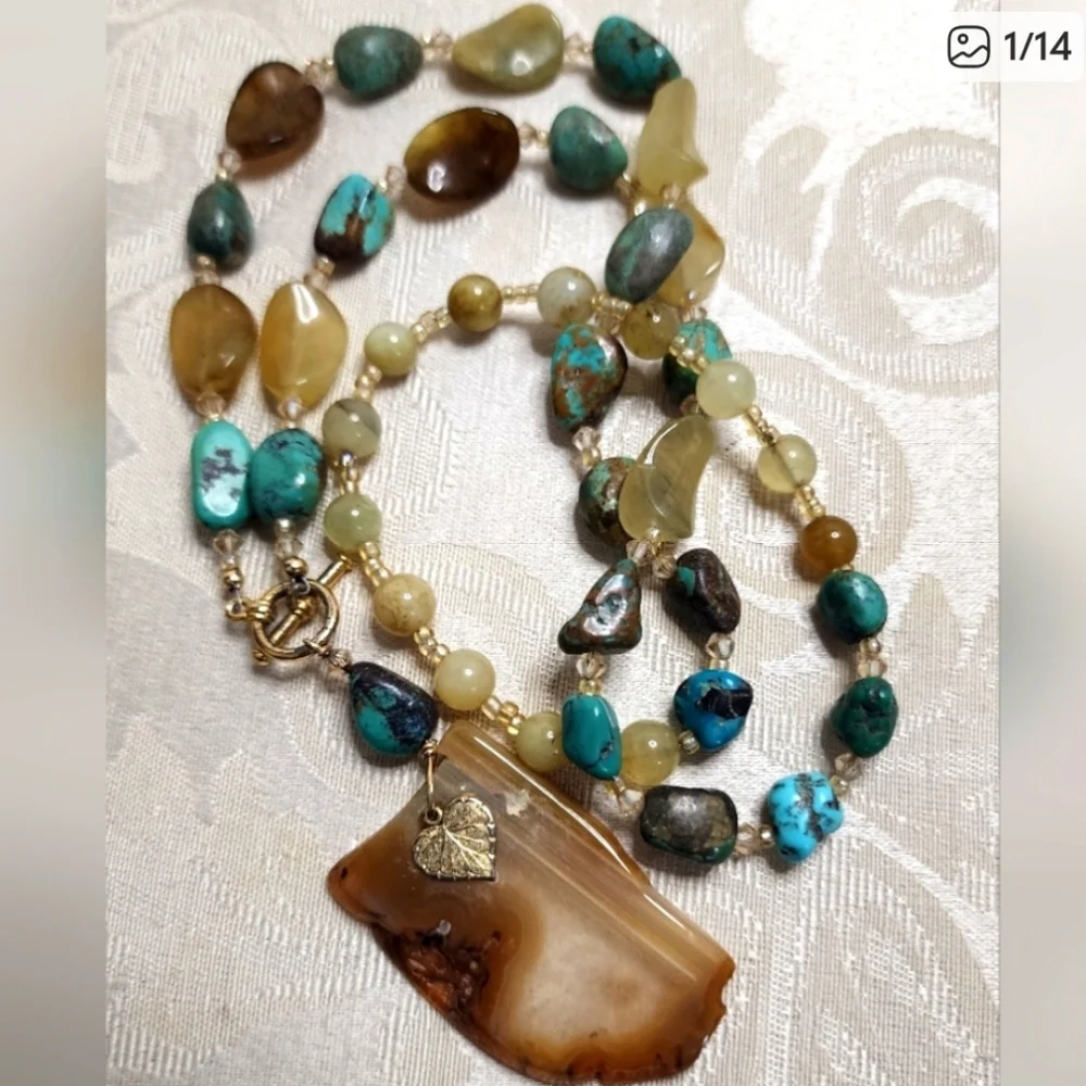 VINTAGE 70'S GEMSTONE BEADED NECKLACE WITH AGATE SLICE PENDANT